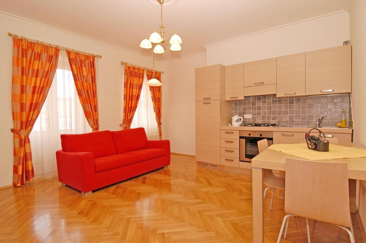 Residence La Familia Praag Buitenkant foto