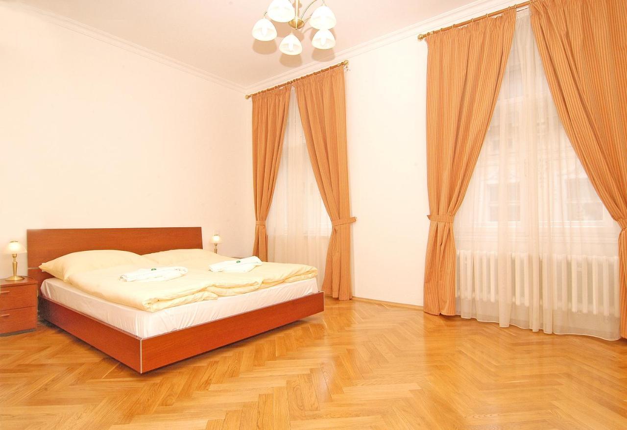 Residence La Familia Praag Buitenkant foto