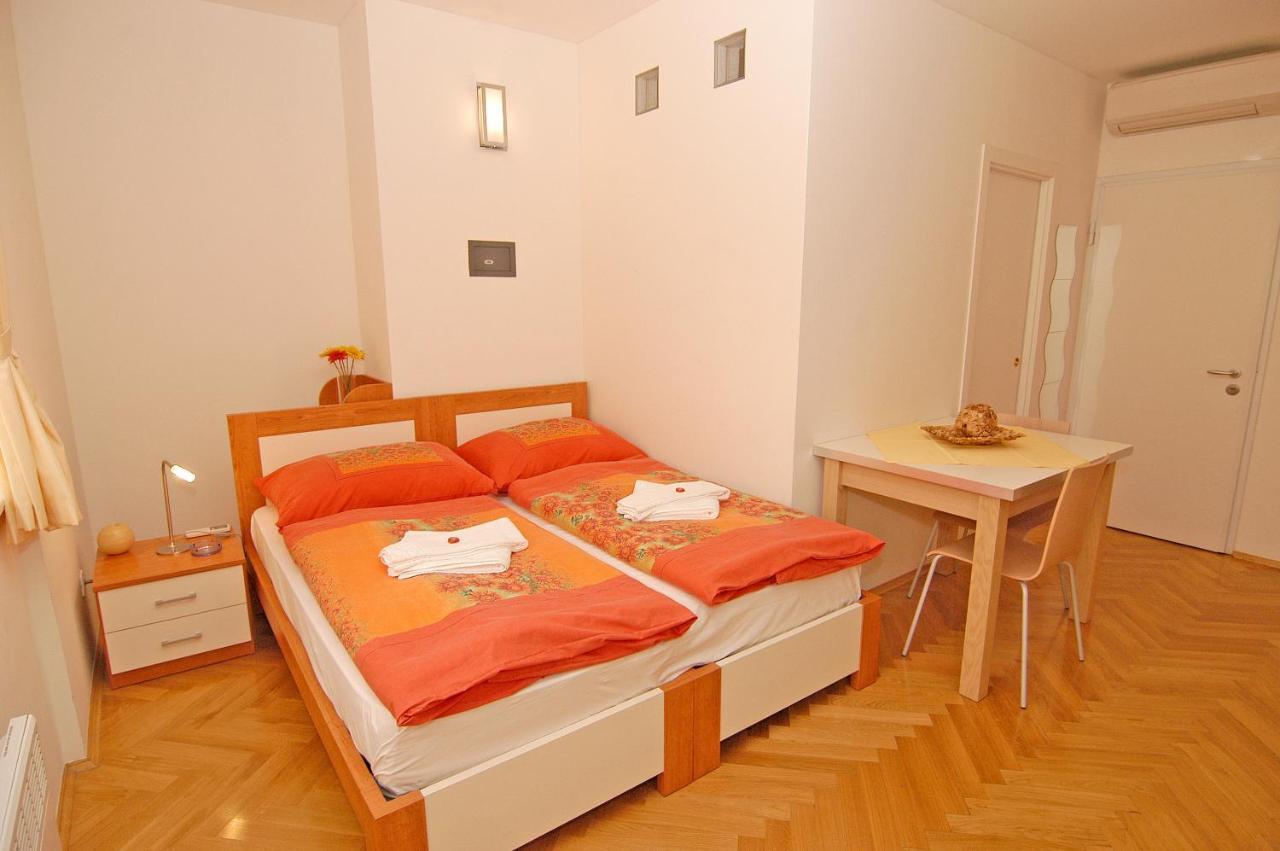 Residence La Familia Praag Buitenkant foto