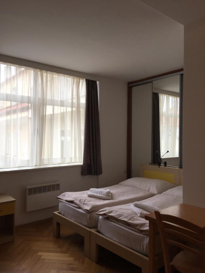 Residence La Familia Praag Buitenkant foto