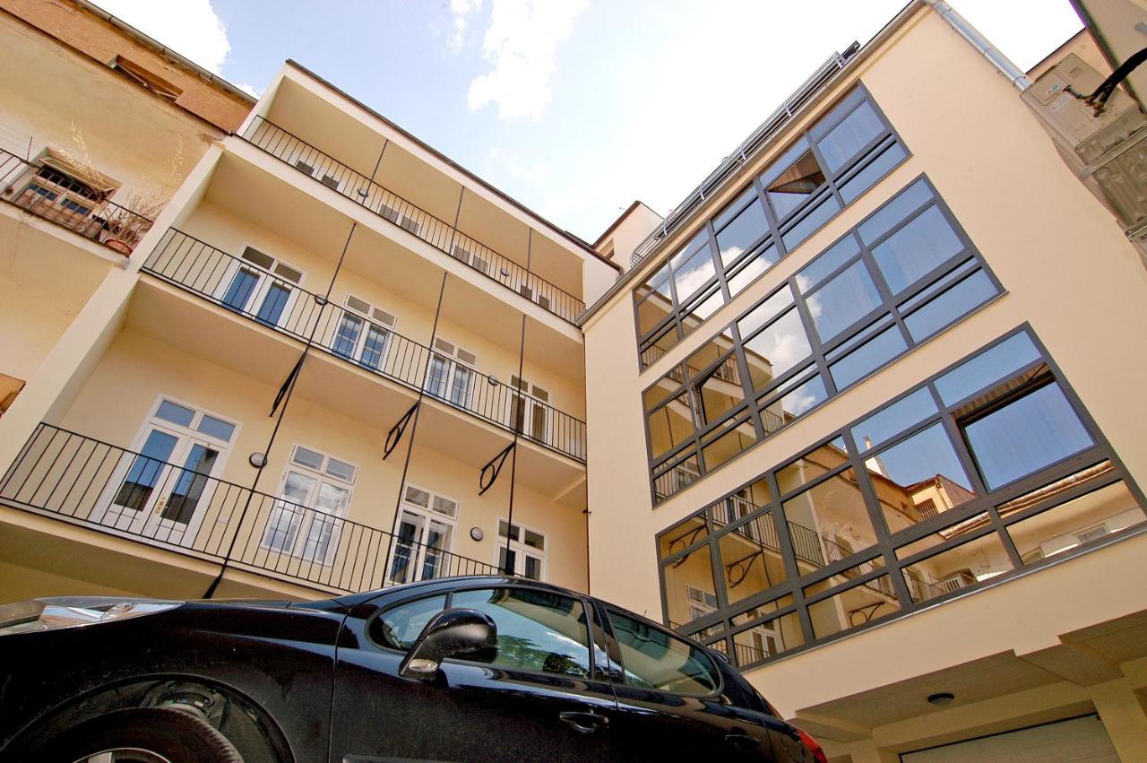 Residence La Familia Praag Buitenkant foto